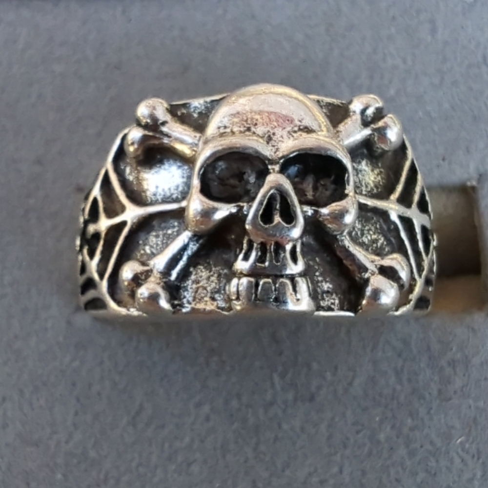 DELUXE SKULL HEAD BLACK INAYED EYES  BIKER RING Size 8 MEN WOMENS jewelry SILVER